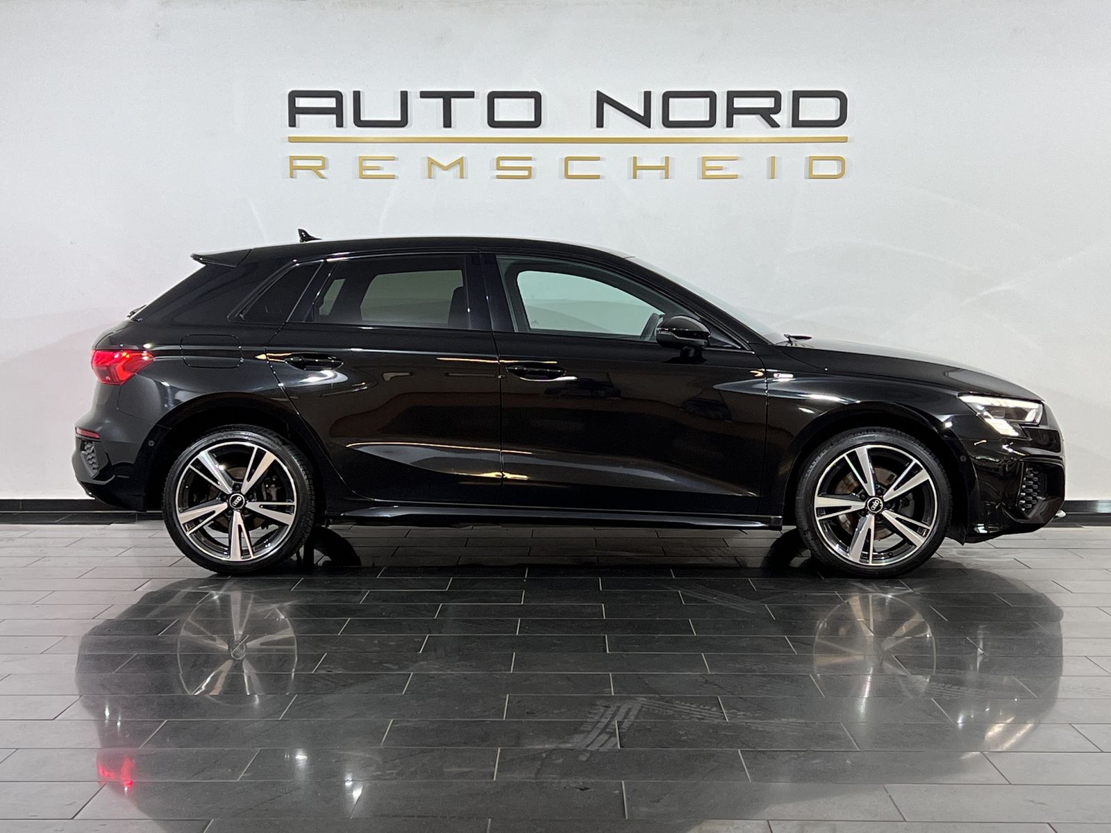 Audi A3 40 TFSIe S-line - Samsaru's Car Outlet