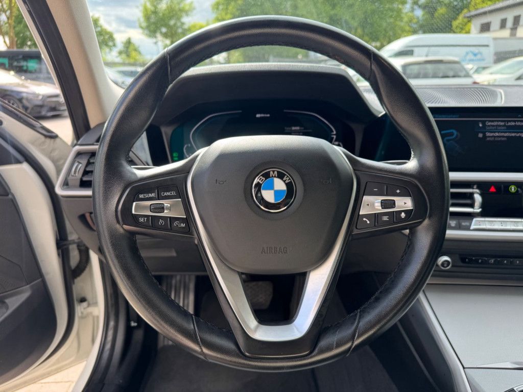 BMW 330e Aut. Advantage - Samsaru's Car Outlet