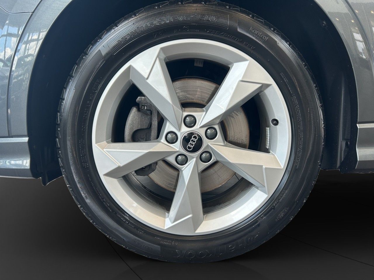 Audi Q3 40 TFSI quattro S-line - Samsaru's Car Outlet