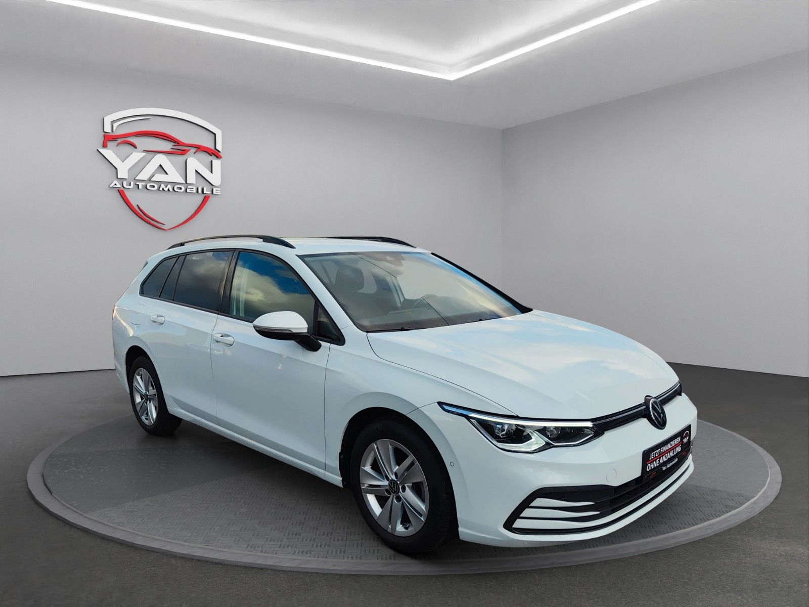 Volkswagen Golf VIII Variant 1.5 TSI - Samsaru's Car Outlet