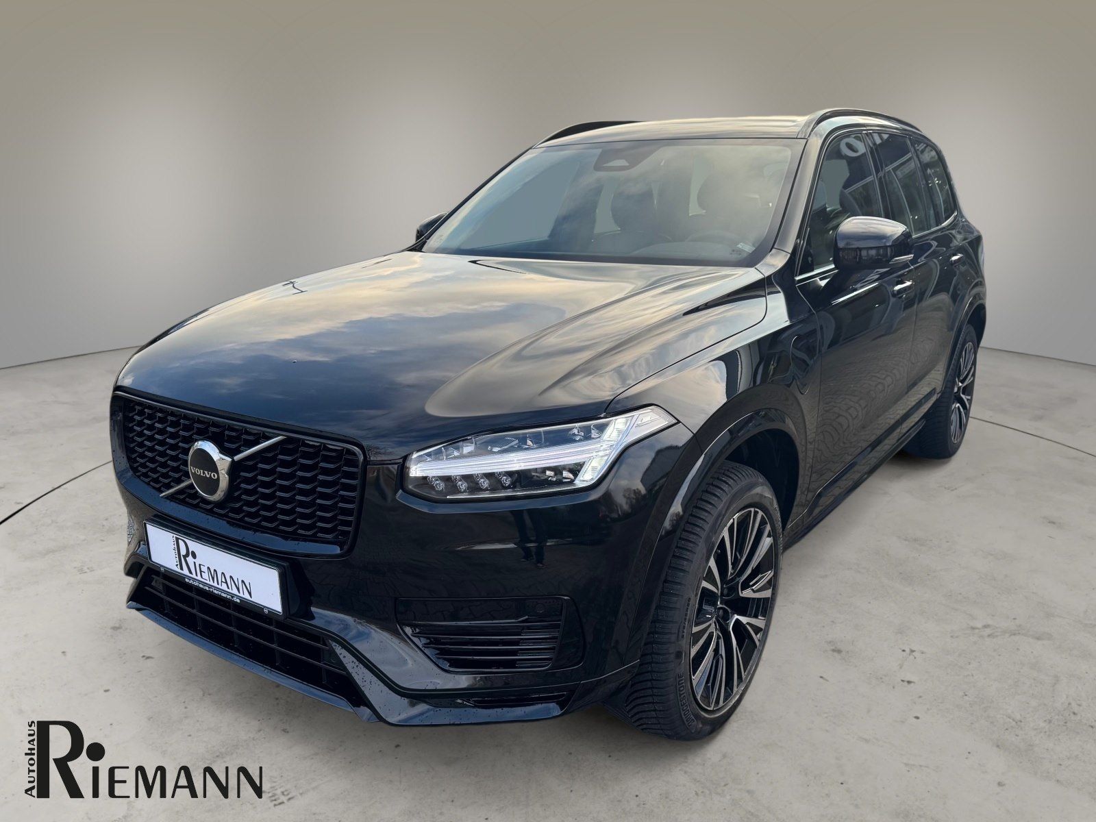 Volvo XC90 T8 PHEV AWD Plus Dark + 3. Sitzreihe
