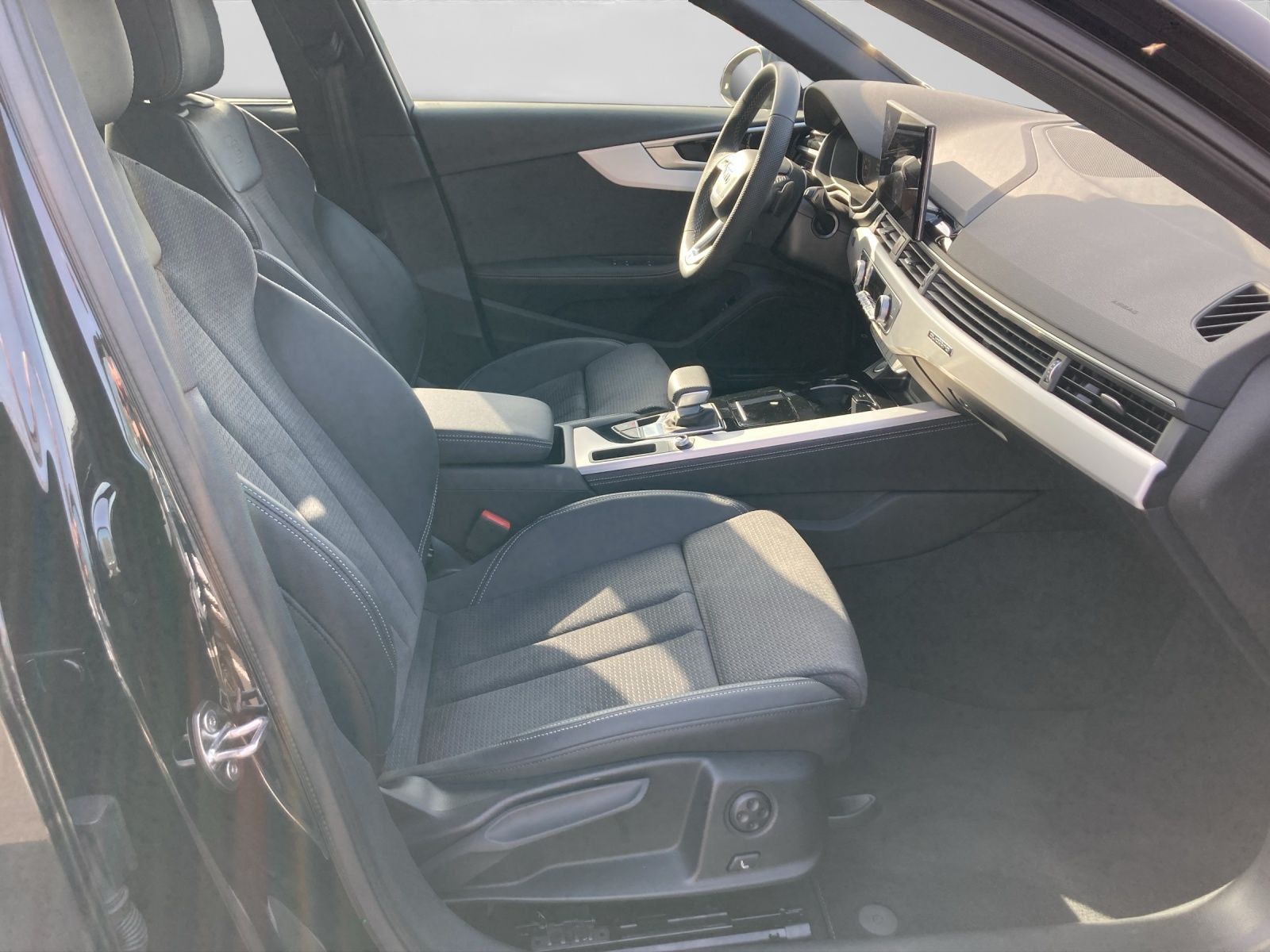 Audi A4 Avant 40 TFSI Q 2x S LINE MATRIX AHK LM19 KAM