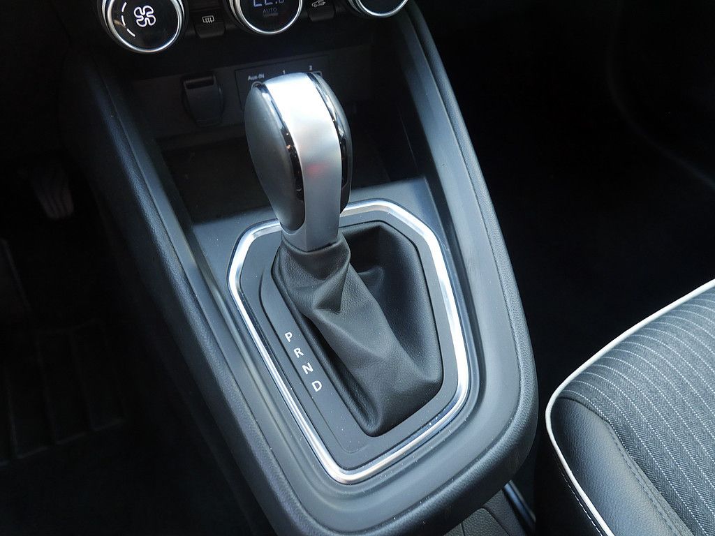 Renault Clio Intens TCe 130 EDC - Samsaru's Car Outlet