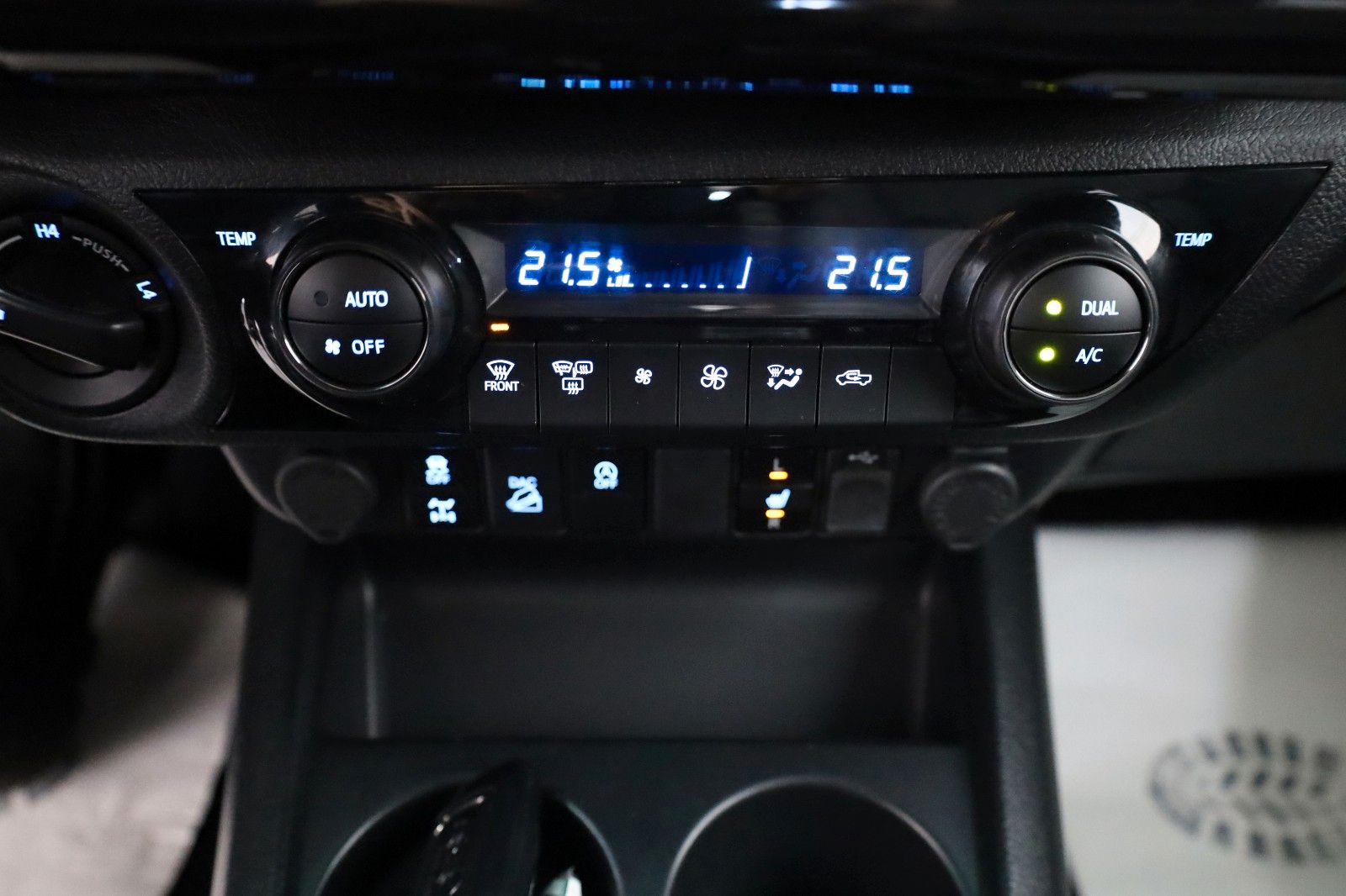 Toyota Hilux 2.8 D-4D 4x4 Invincible Sport,ACC,360°,AHK