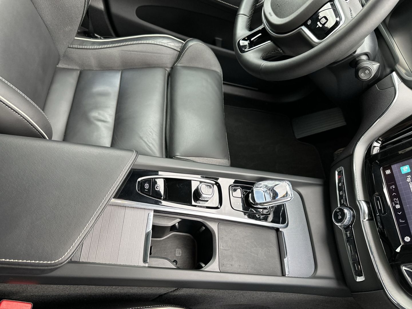 Volvo XC60 Recharge T6 Plus Black Edition AHK ACC