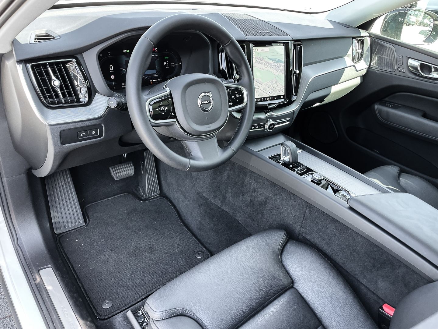 Volvo XC60 Plus Dark Recharge Plug-In Hybrid AWD T8 Tw