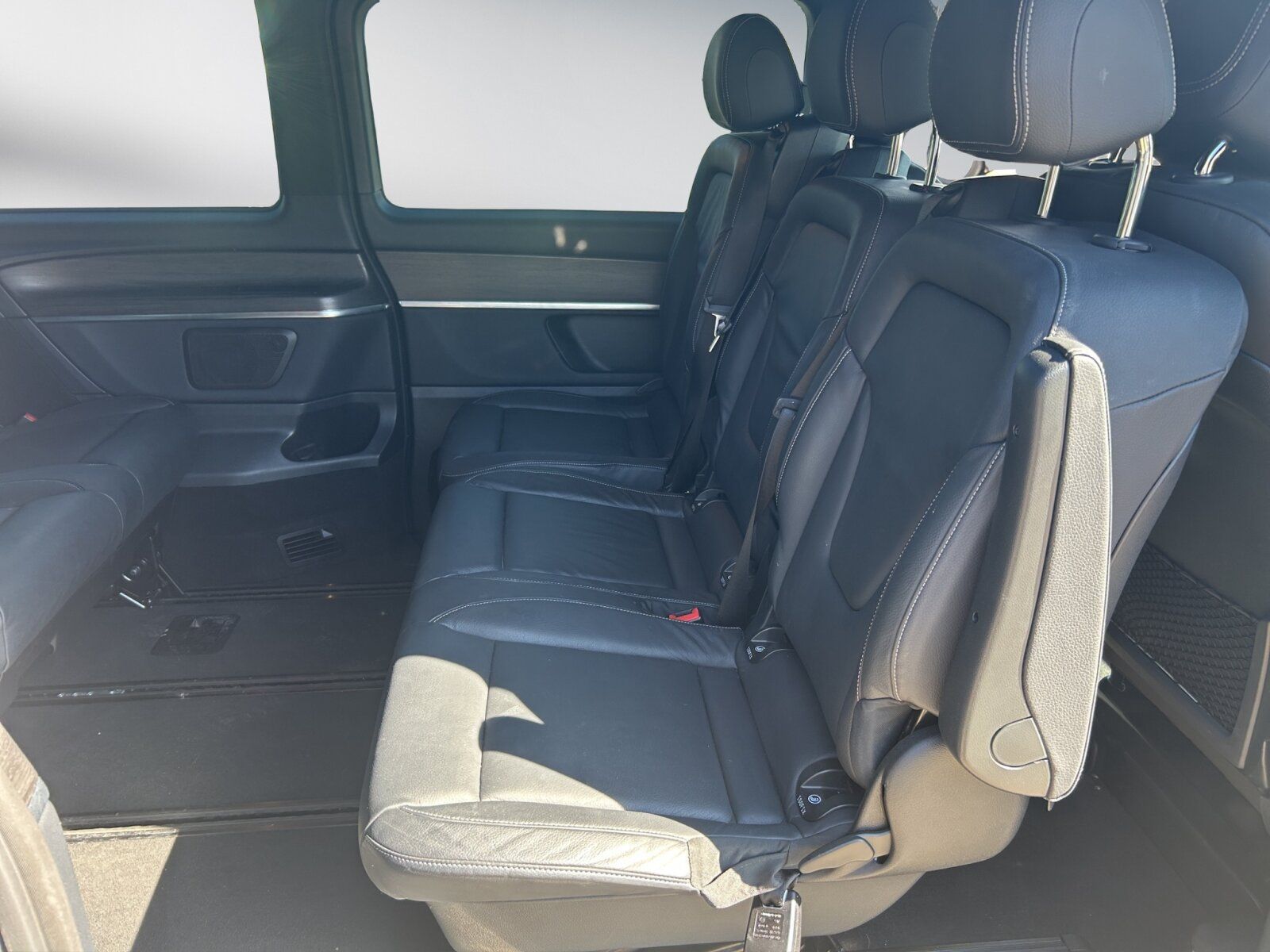 Mercedes-Benz V 300 d AVANTGARDE - Samsaru's Car Outlet