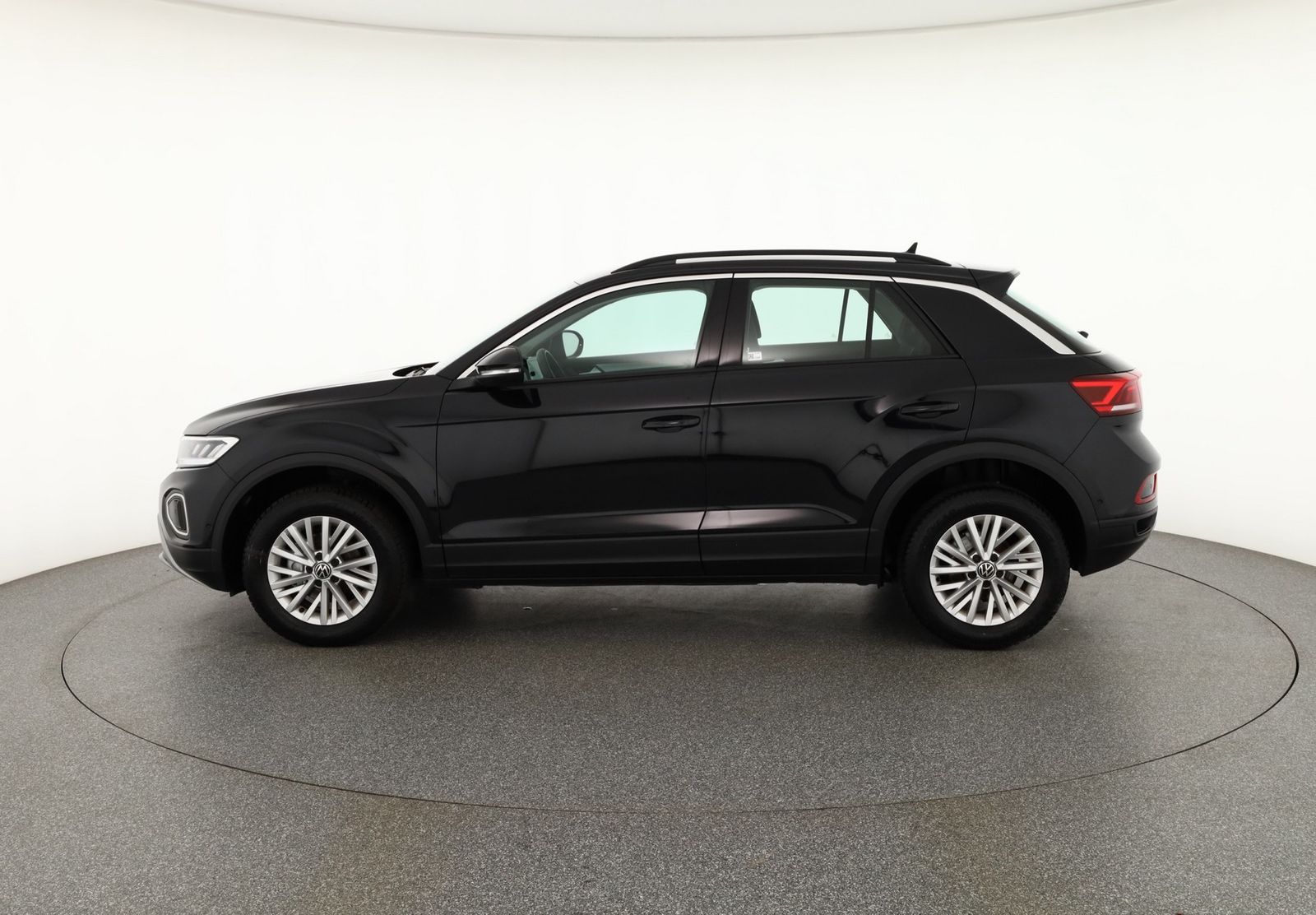 Volkswagen T-Roc 1.5 TSI DSG - Samsaru's Car Outlet