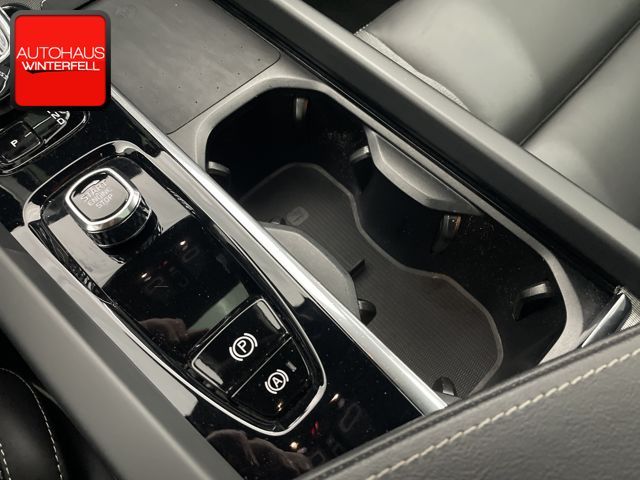 Volvo XC60 B4 AWD PLUS DARK - Samsaru's Car Outlet