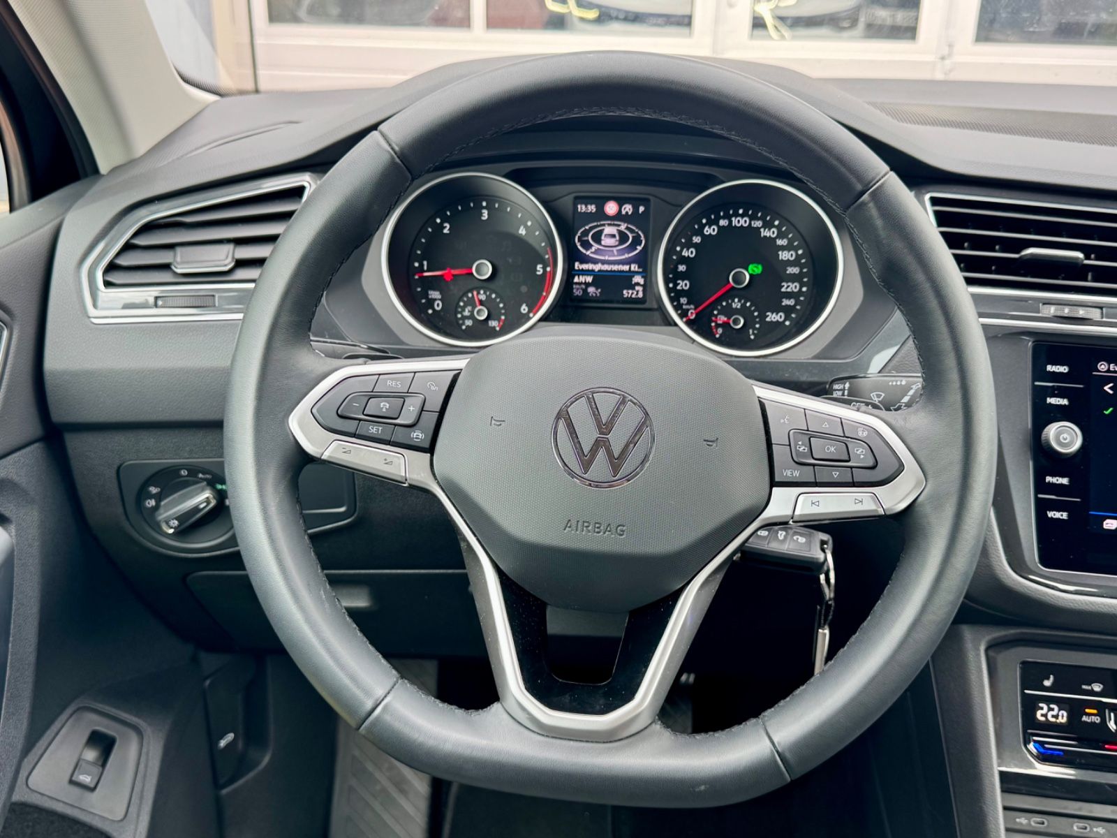 Volkswagen Tiguan Life - Samsaru's Car Outlet