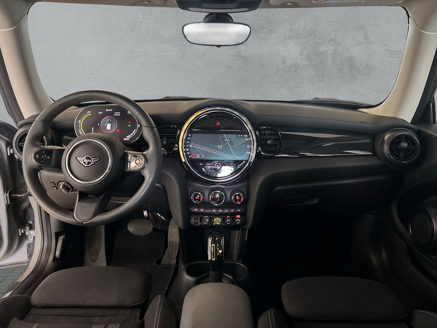 MINI Cooper SE Essential Trim - Samsaru's Car Outlet