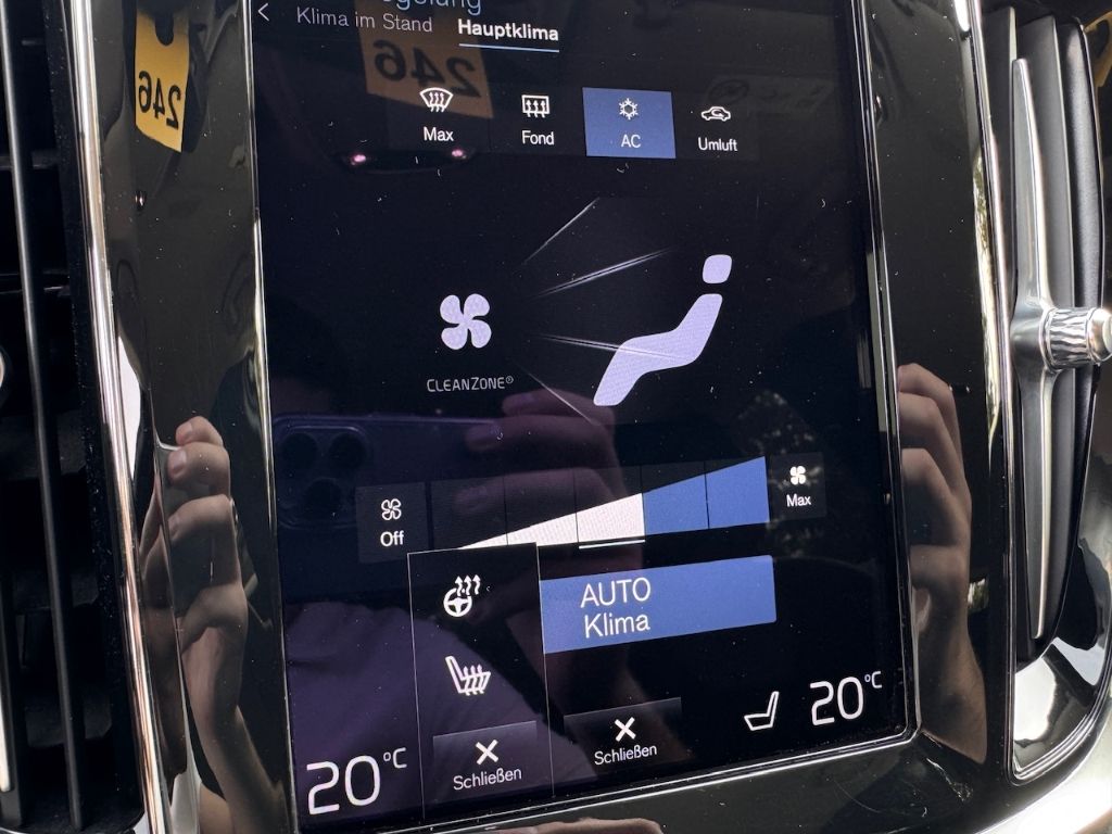 Volvo V60 R-Design Expression Recharge Plug-In Hybrid