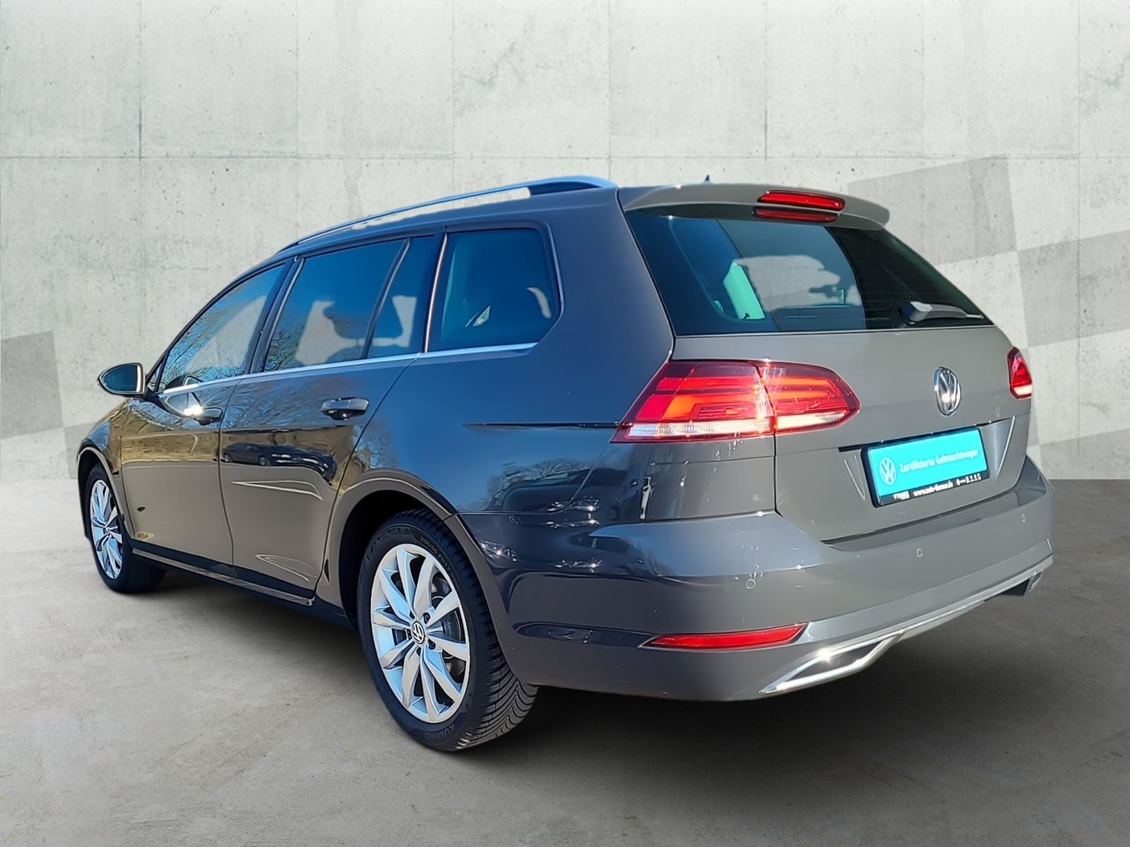Volkswagen Golf VII Variant 1.5 TSI DSG - Samsaru's Car Outlet