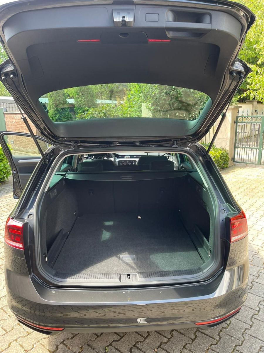 Volkswagen Passat Business - Samsaru's Car Outlet