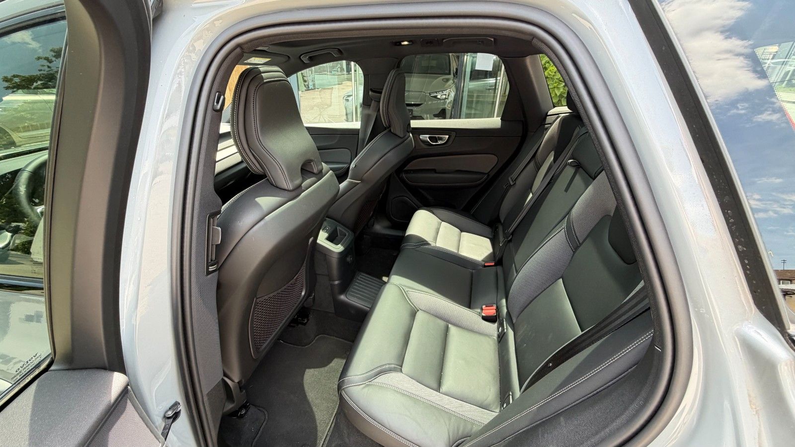 Volvo XC60 T6 Plus Dark Recharge Plug-In AWD/4 Pakete