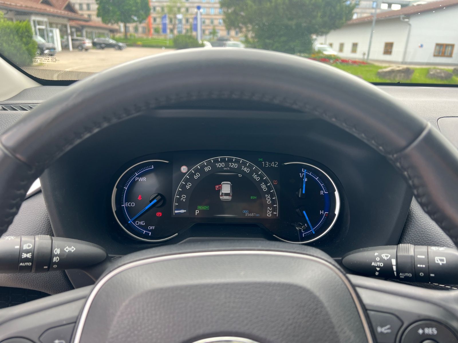 Toyota RAV 4 Hybrid 4WD - Samsaru's Car Outlet