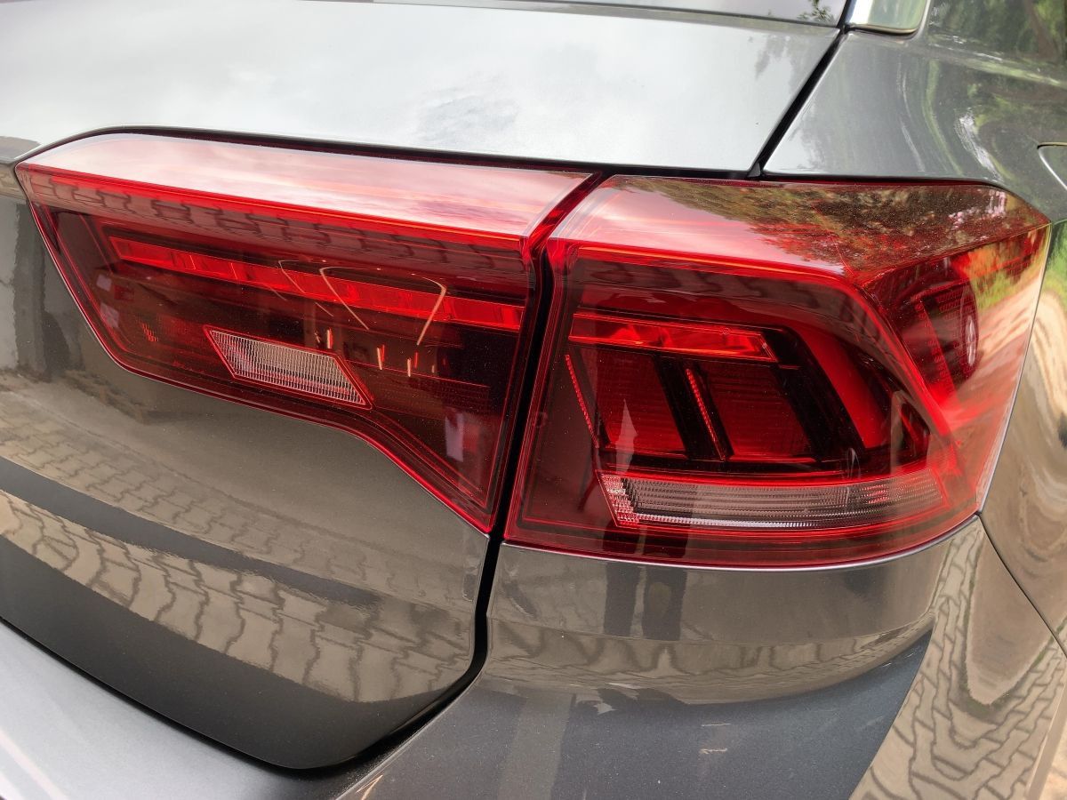 Volkswagen T-Roc 1.5 TSI DSG R-LINE - Samsaru's Car Outlet