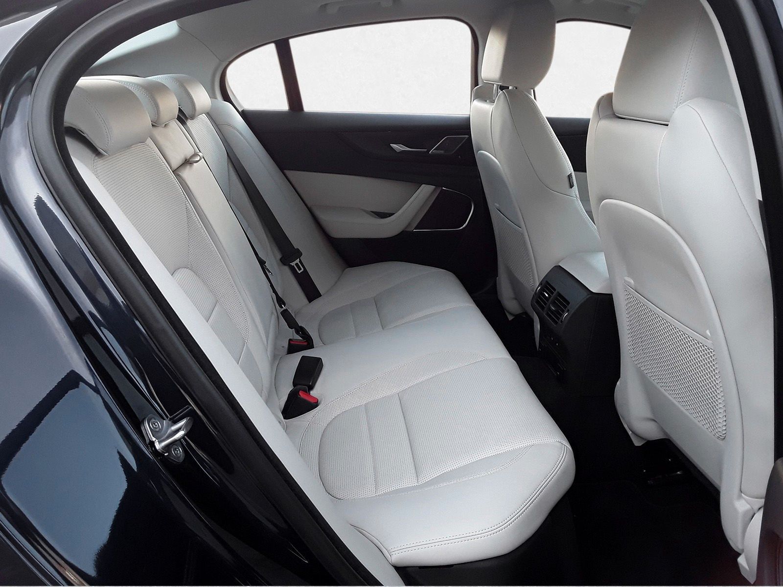 Jaguar XE R-Dynamic HSE AWD D200 Vollausstattung