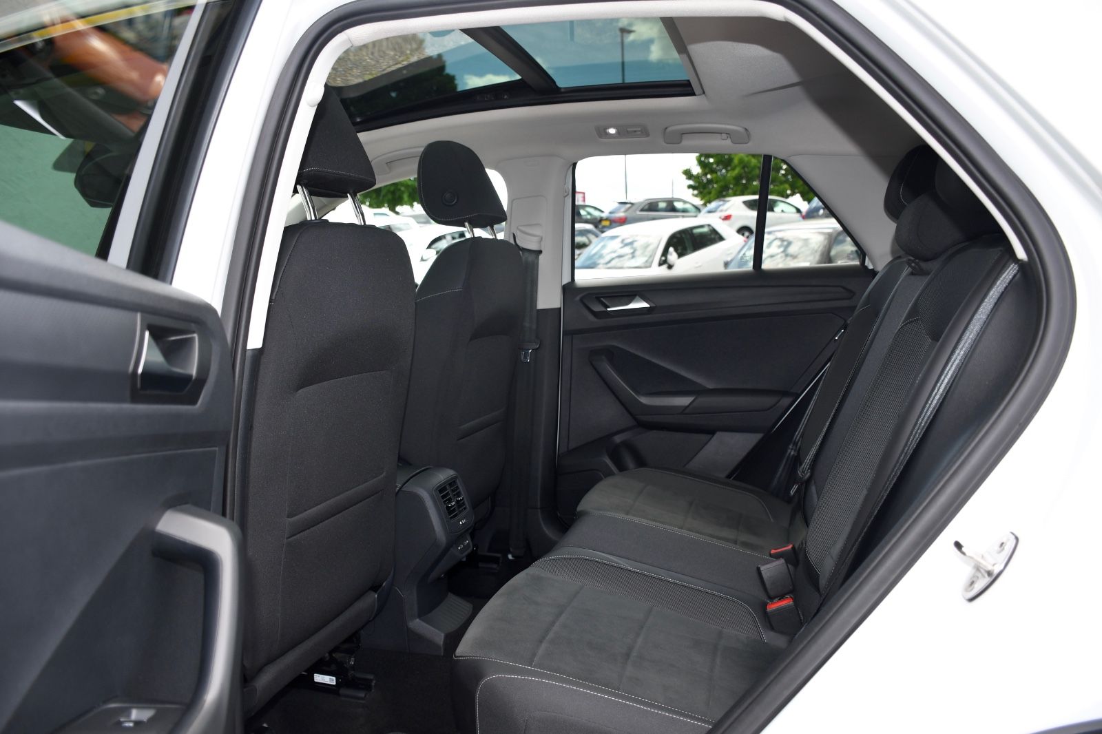 Volkswagen T-Roc Style - Samsaru's Car Outlet