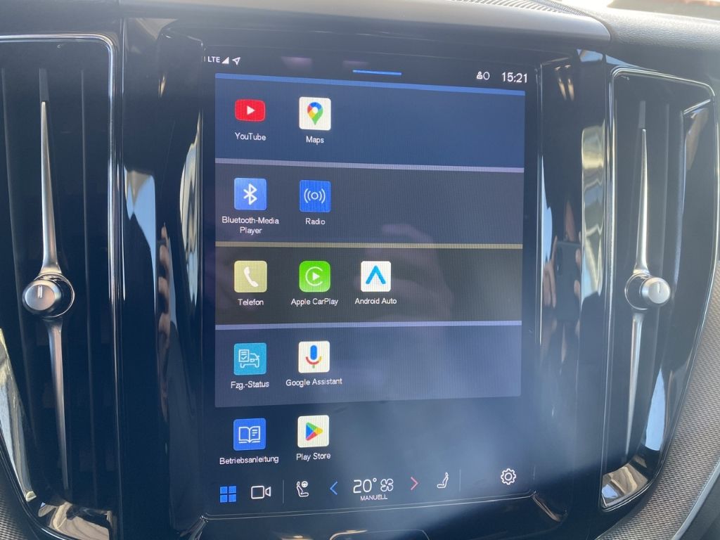 Volvo XC60 R Design Recharge Plug-In Hybrid AWD T8 Twi