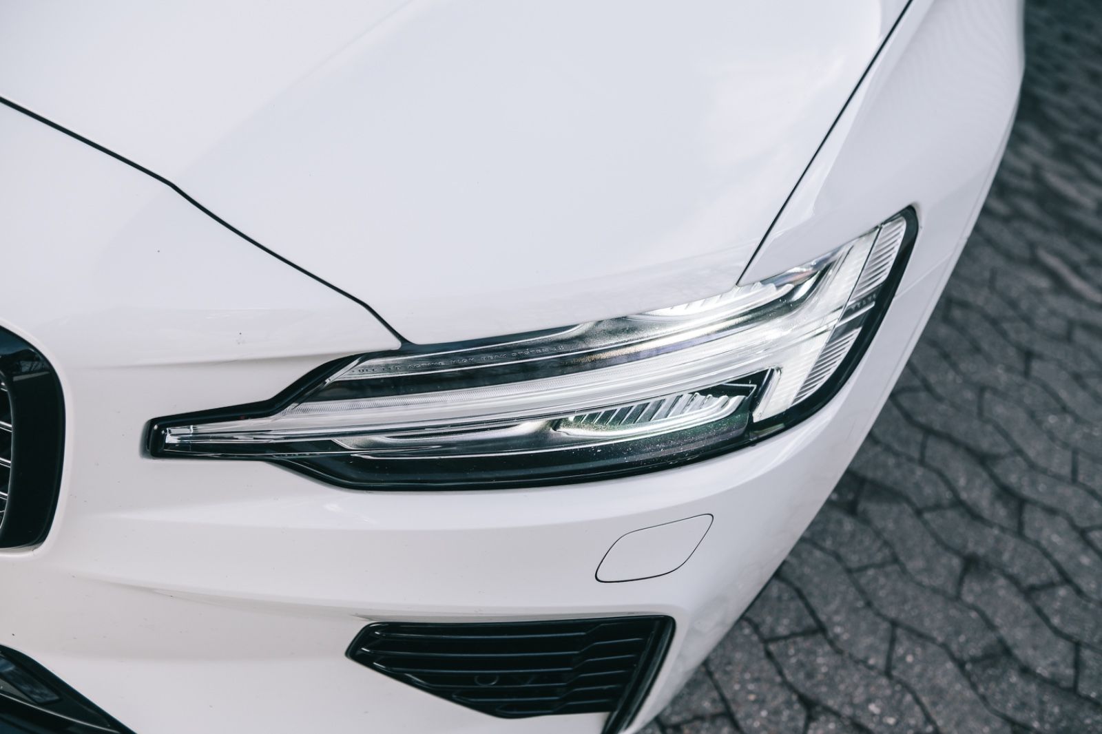 Volvo V60 Kombi R Design Recharge Plug-In Hybrid AWD