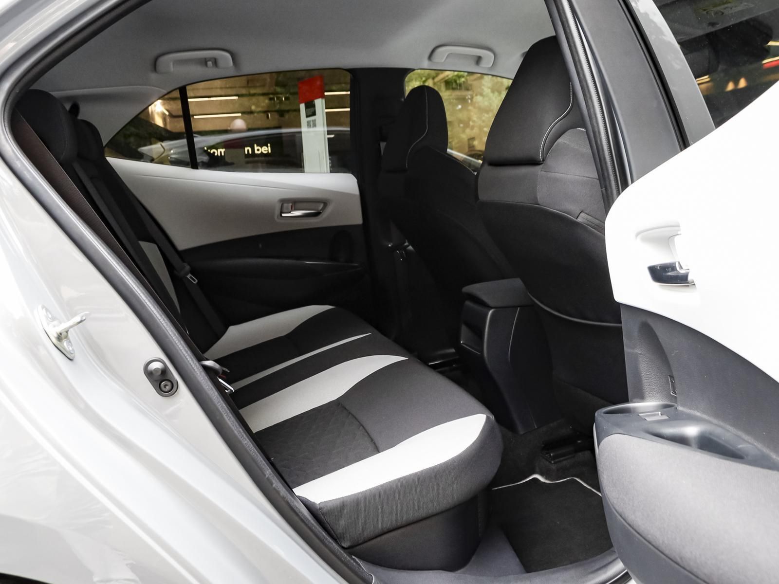 Toyota Corolla 1.8 HYBRID - Samsaru's Car Outlet