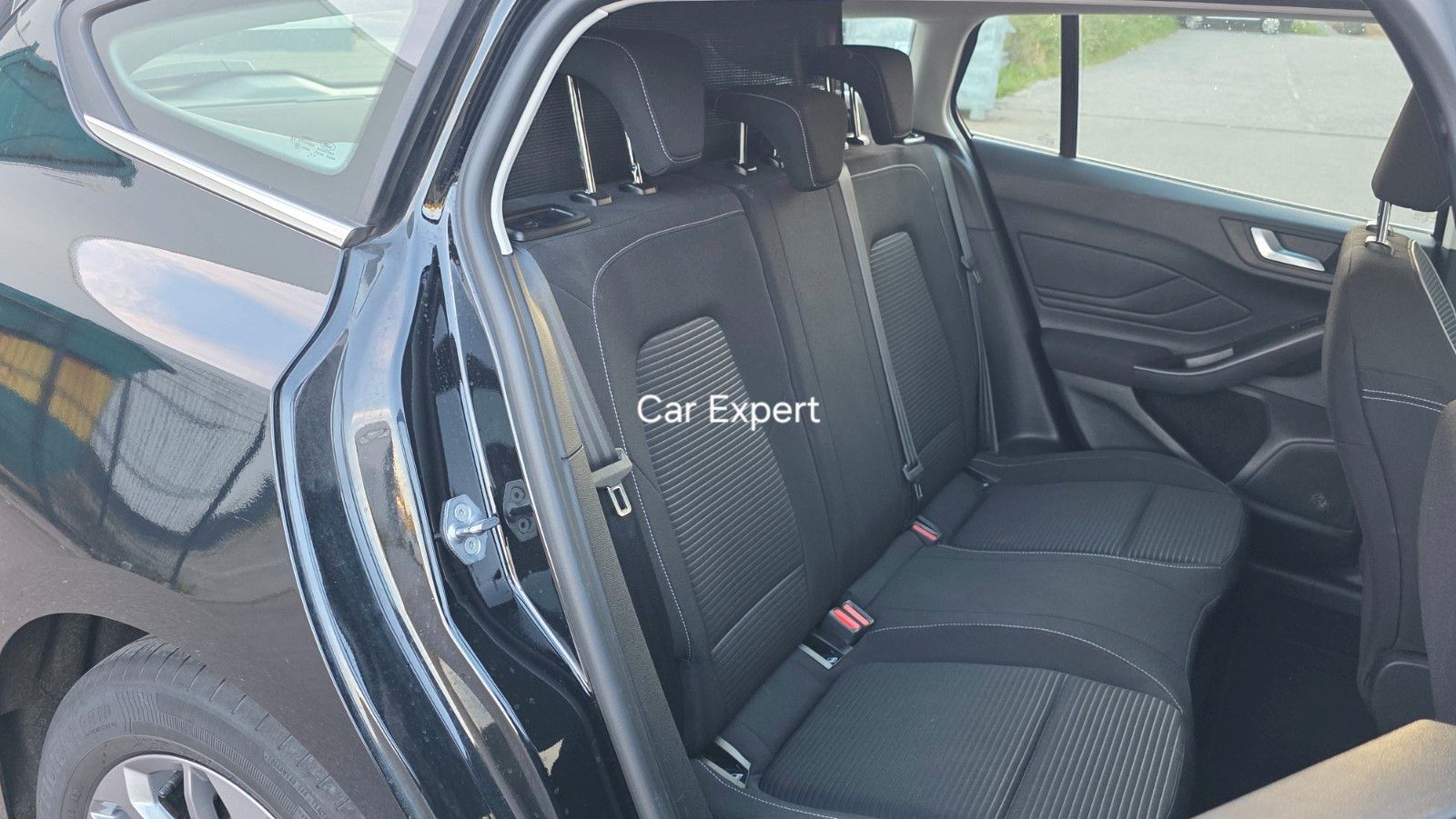 Ford Focus TurnierTitanium,1Hand,8xAlu,Scheckheft,LED
