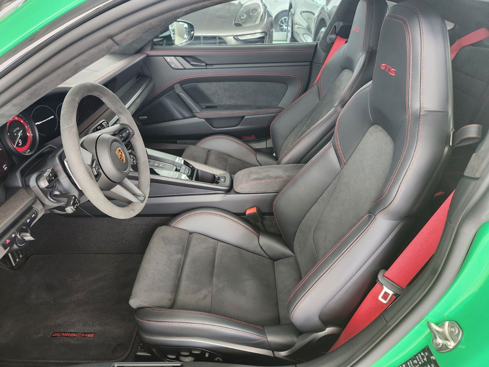Porsche 992 Carrera 4 GTS Exclusiv - Samsaru's Car Outlet