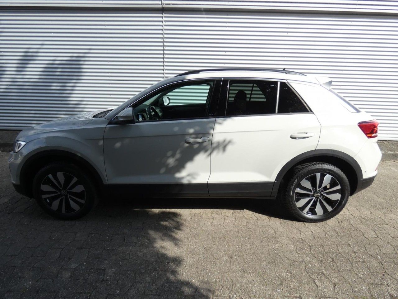 Volkswagen T-Roc 2.0 TDI DSG Move - Samsaru's Car Outlet