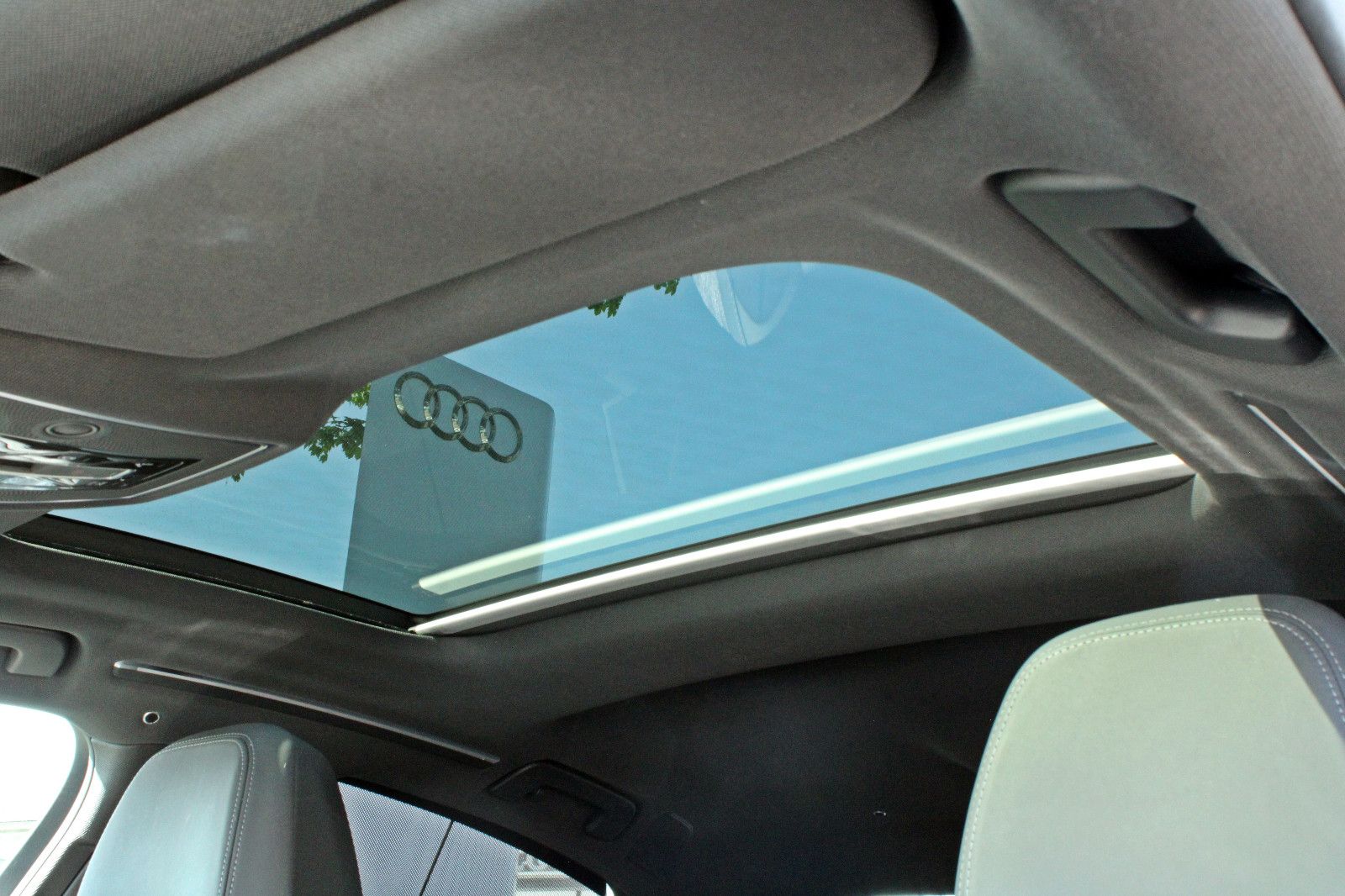 Audi A8 60TFSI quattro S LINE BLACK - Samsaru's Car Outlet