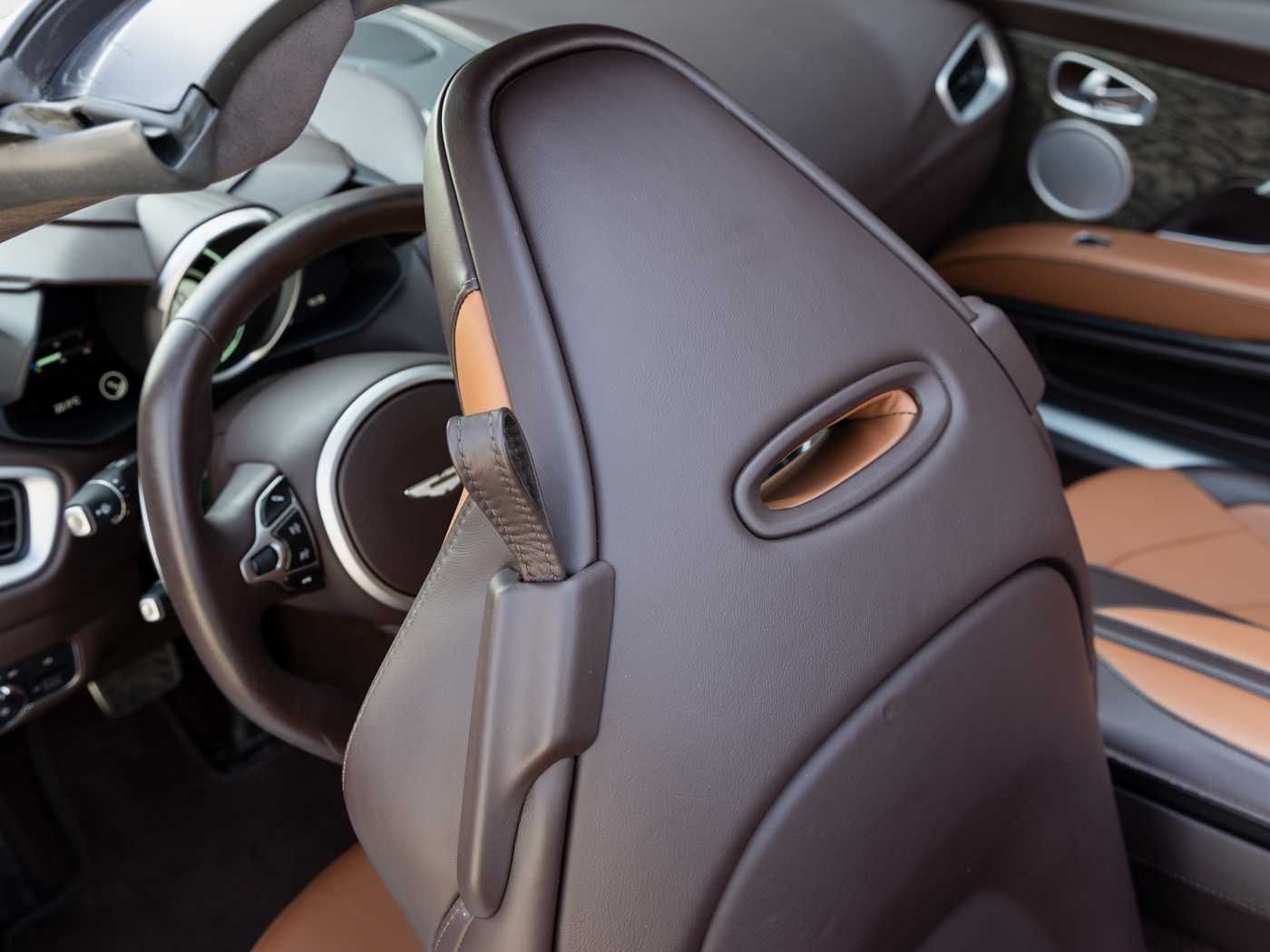 Aston Martin DBS Superleggera Volante -Berwick Bronze-