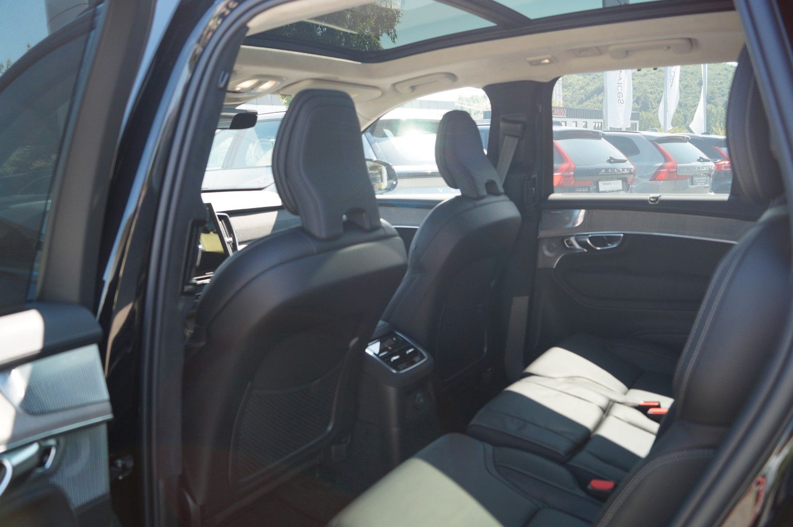 Volvo XC90 T8 AWD PlugIn Hybrid Ultra Dark 7-Sitze Aut