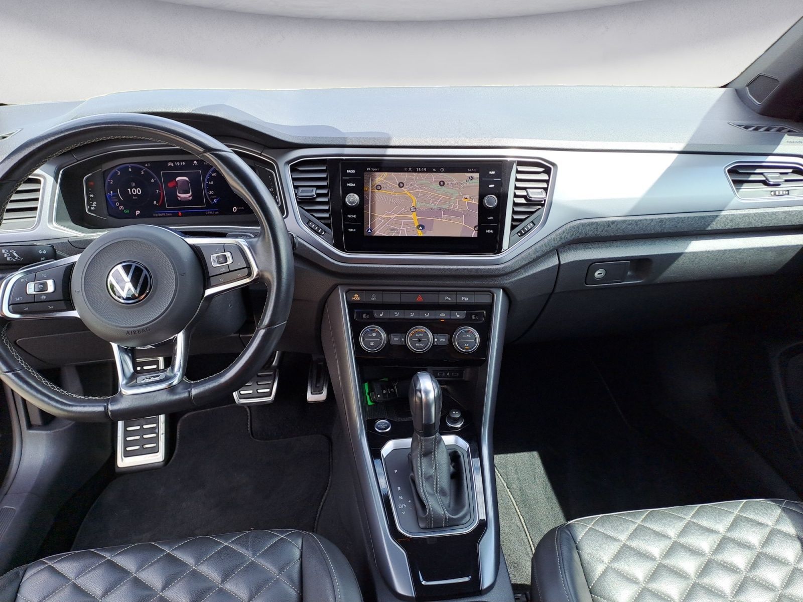 Volkswagen T-Roc R-Line - Samsaru's Car Outlet