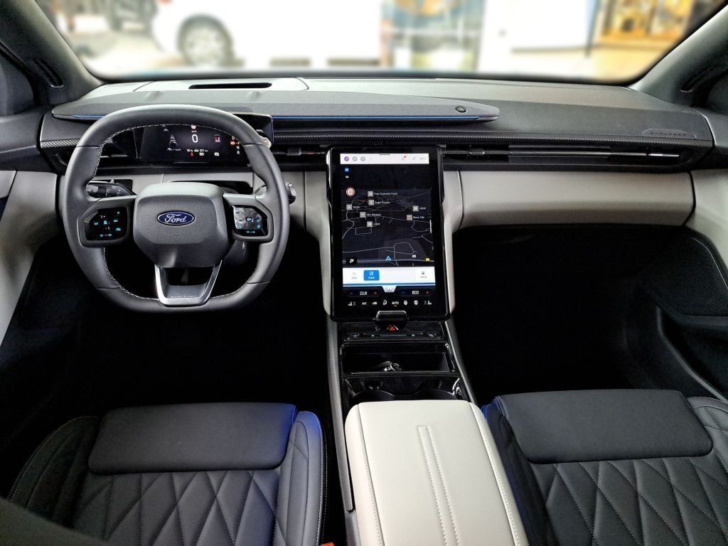 Ford Explorer Extended RangeRWD77kWhPremium AHK+Pano