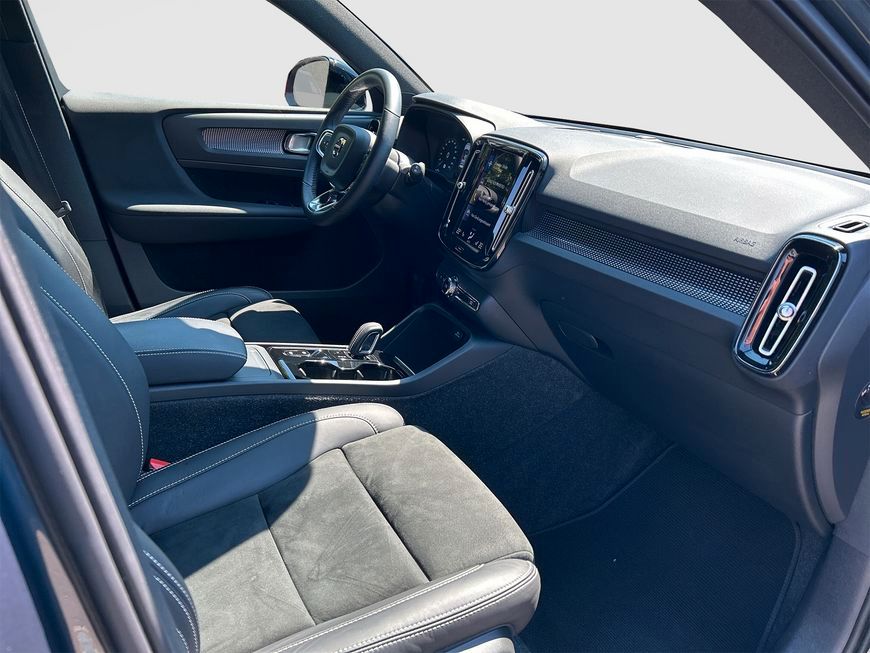 Volvo XC40 B4 Geartronic RDesign - Samsaru's Car Outlet