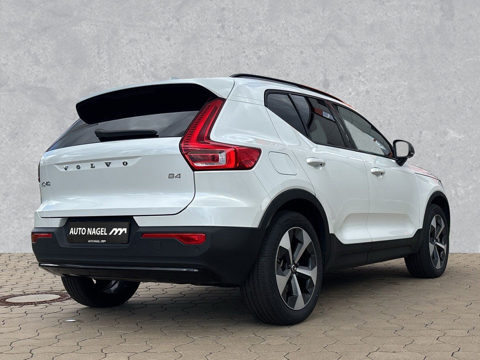Volvo XC40 Plus B4 Mild-Hybrid Dark AHK BusinessP. LED