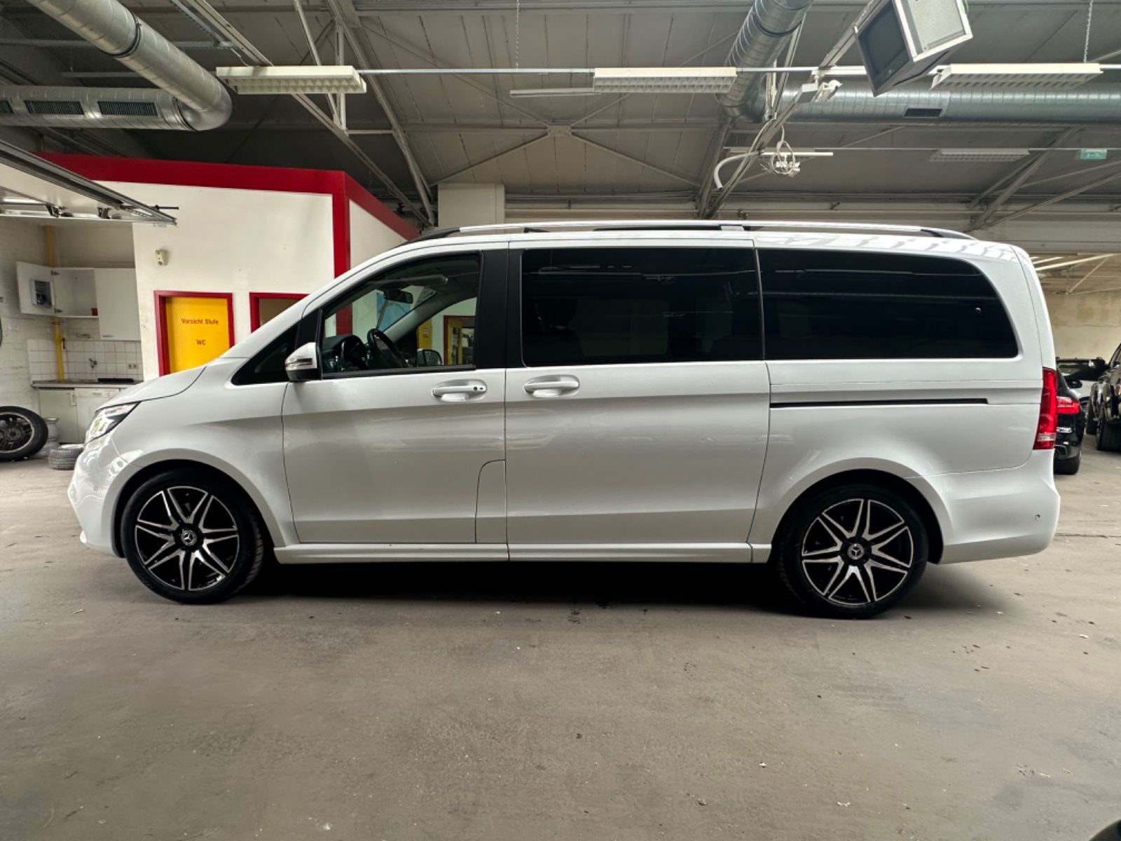 Mercedes-Benz V250d LANG AMG - Samsaru's Car Outlet