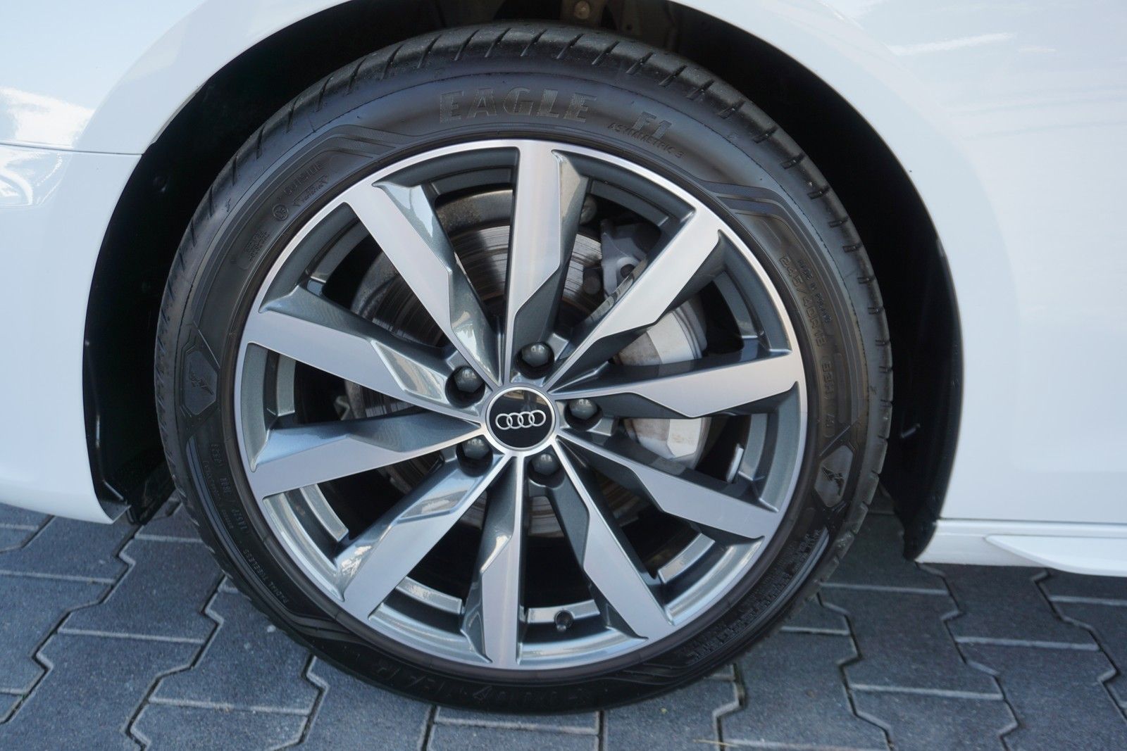 Audi A4 Avant 40 TFSI S tronic S line - Samsaru's Car Outlet