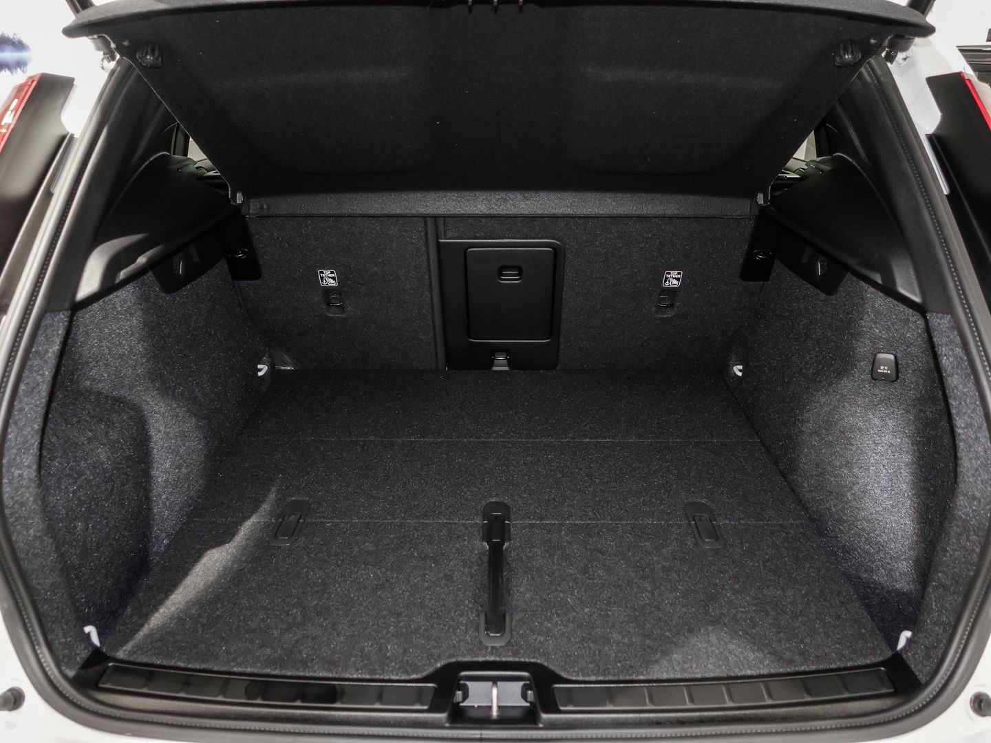 Volvo XC40 B3 Benzin Plus Dark - Samsaru's Car Outlet
