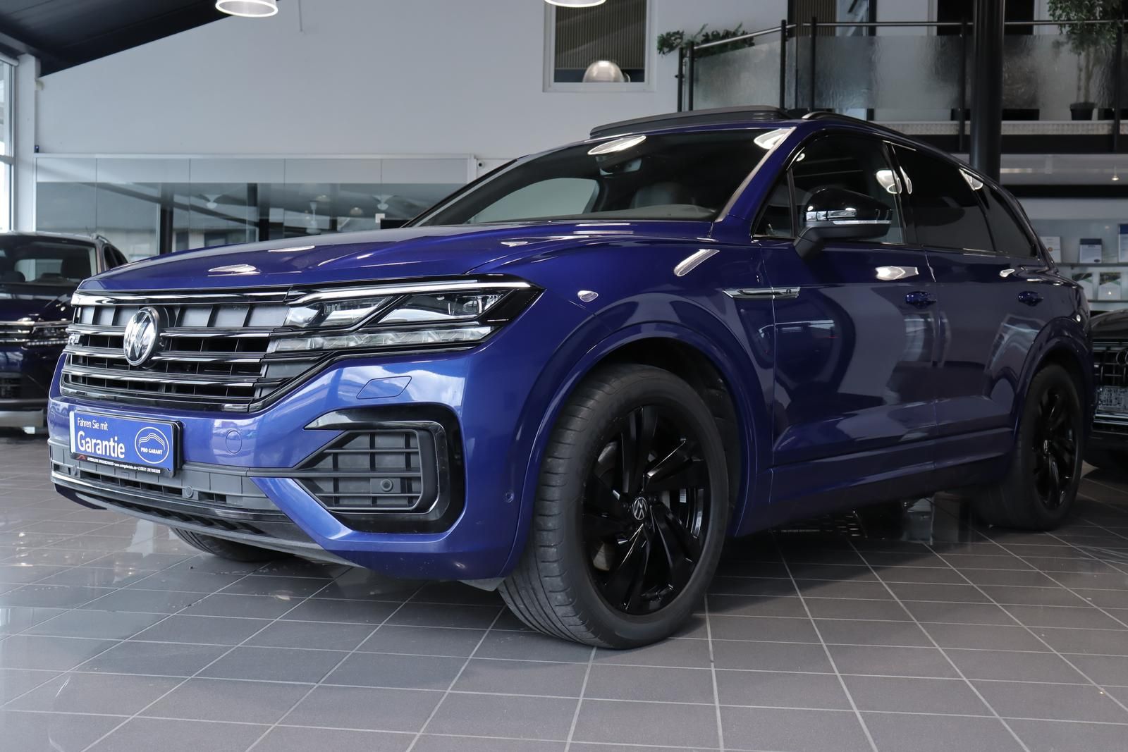 Volkswagen Touareg 3.0 TDI 4M R-LINE BLACK - Samsaru's Car Outlet
