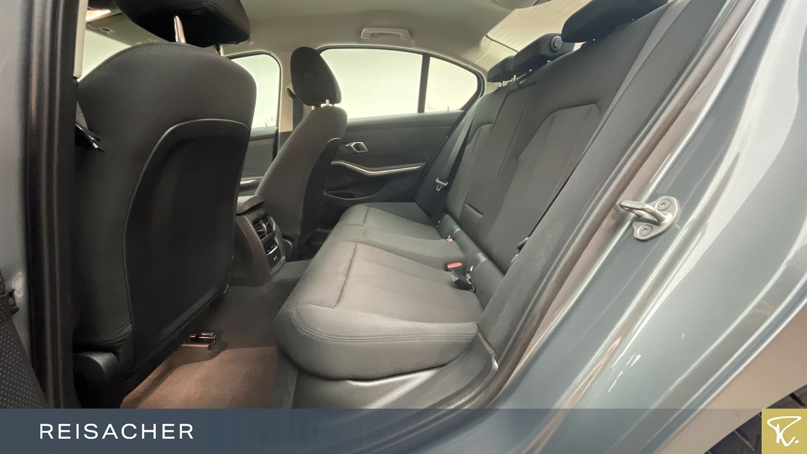 BMW 330e A xDrive LCProf - Samsaru's Car Outlet