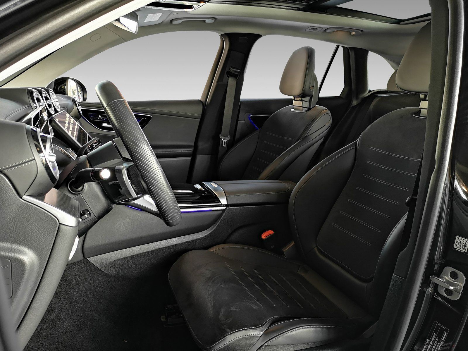 Mercedes-Benz GLC 300 4M AMG PREMIUM+PANO+AHK+STANDHEIZUNG+360