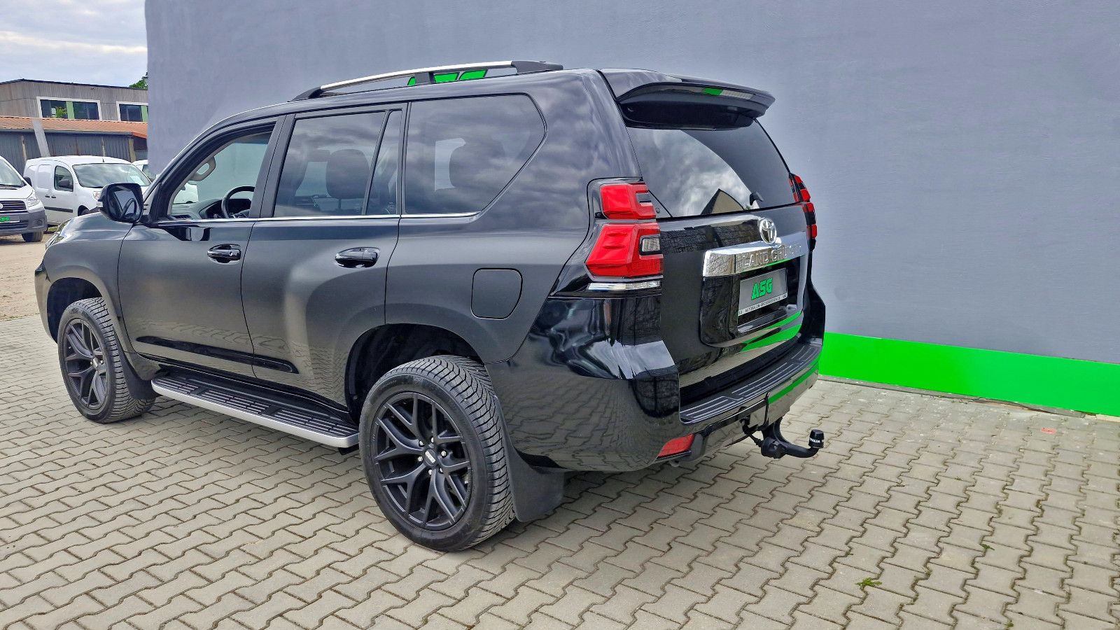 Toyota Land Cruiser TEC-Edition - AHK / Schiebedach