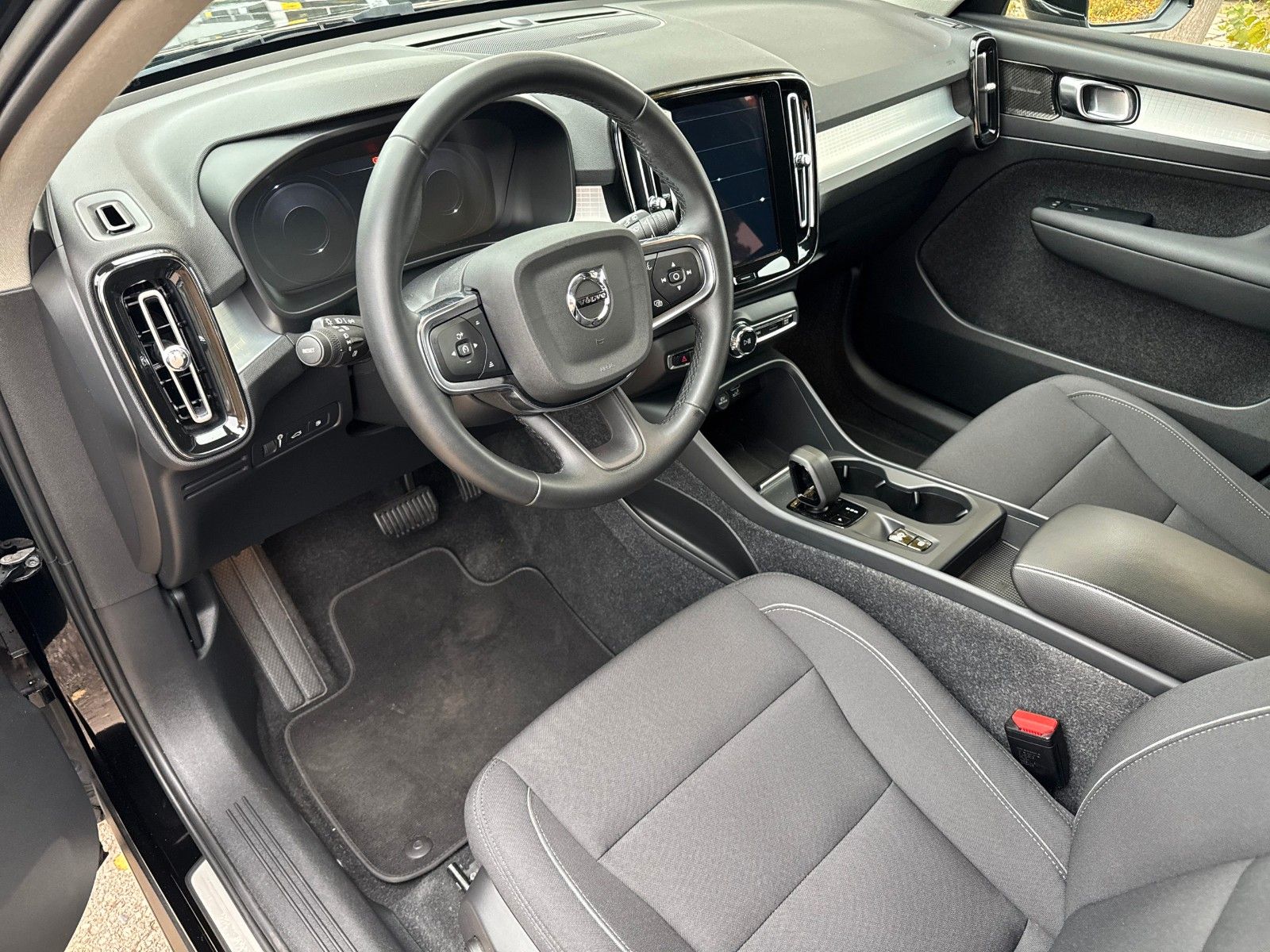 Volvo XC 40 Core Recharge Plug-In,  TEMPOMAT , AHK