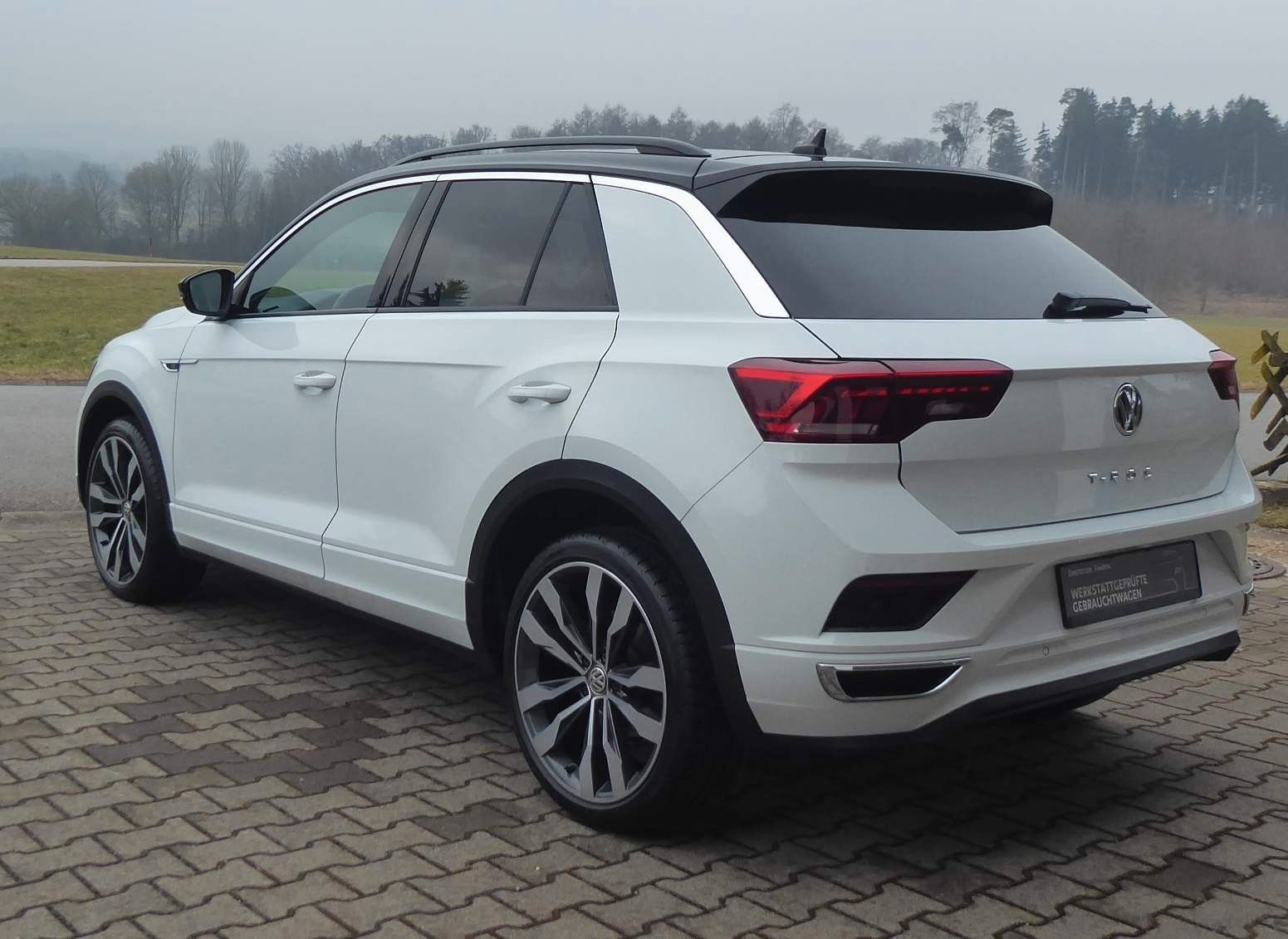 Volkswagen T-Roc Sport R-LINE - Samsaru's Car Outlet