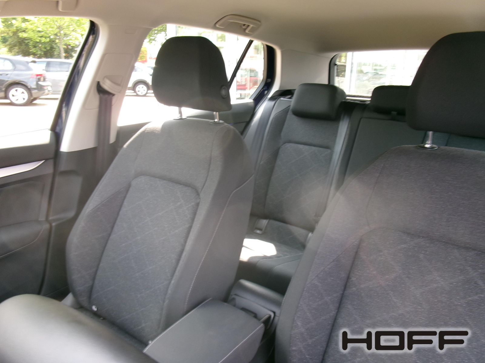 Volkswagen Golf VIII 1.0 TSI Life - Samsaru's Car Outlet