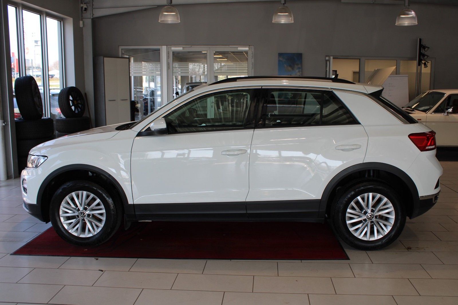 Volkswagen T-Roc 1.5 TSI DSG - Samsaru's Car Outlet