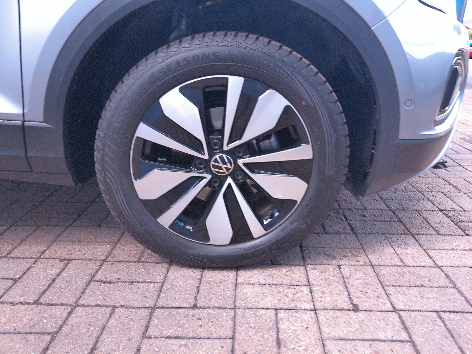 Volkswagen T-Roc 1.5 TSI DSG Move - Samsaru's Car Outlet