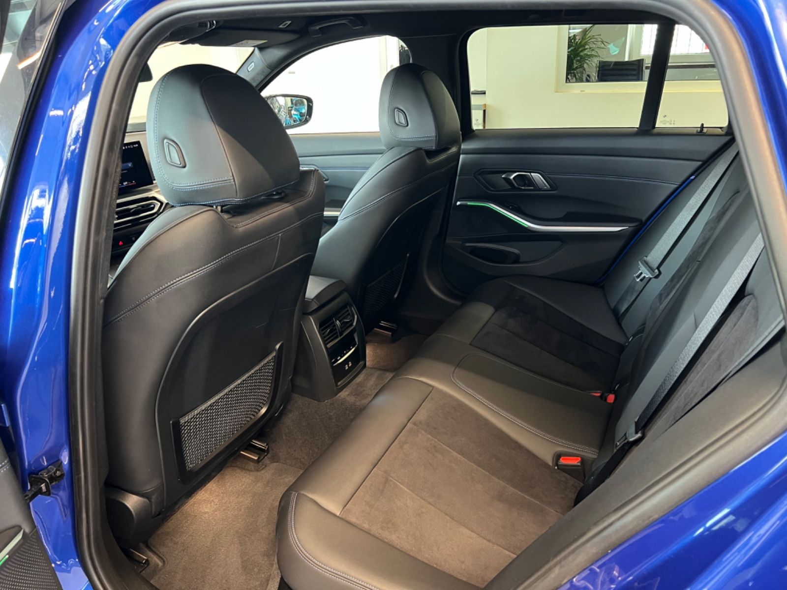 BMW 320 d xDrive M Sport - Samsaru's Car Outlet