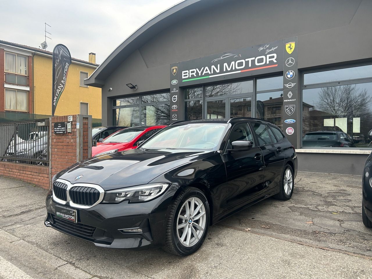 BMW 320 320d xDrive Touring Business - Samsaru's Car Outlet